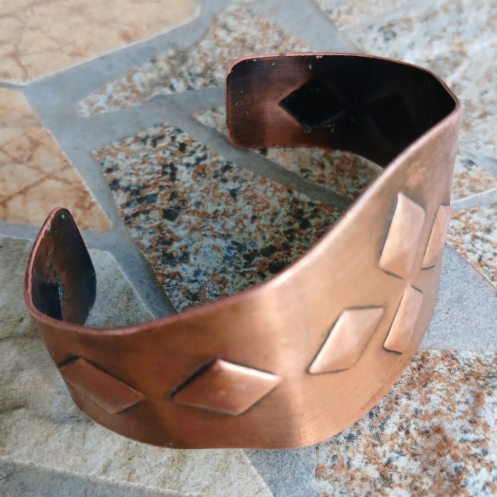 Vintage Women’s Solid Copper Wide Cuff Bracelet - Picture 3 of 6